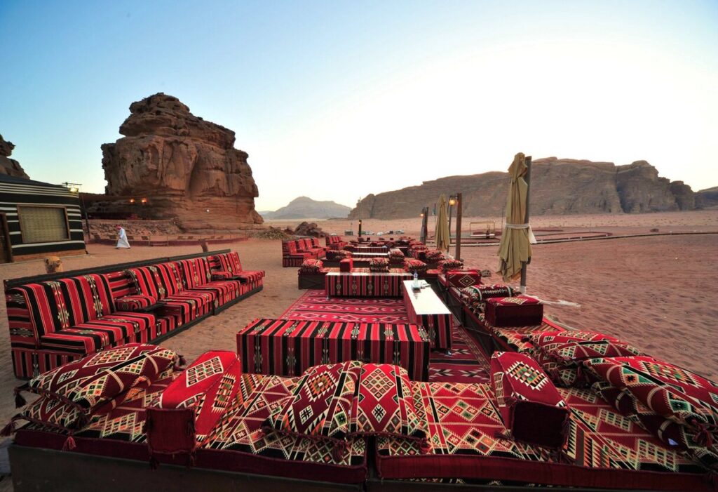 dining-wadi-rum-glamping