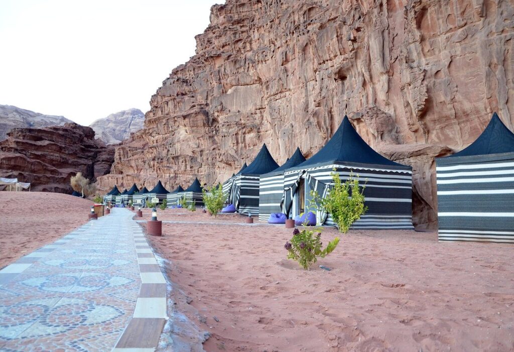 wadi-rum-luxury-camp-tents