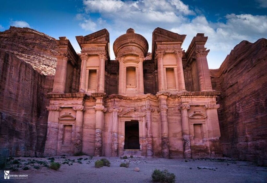 Jordan-petra-the-treasury