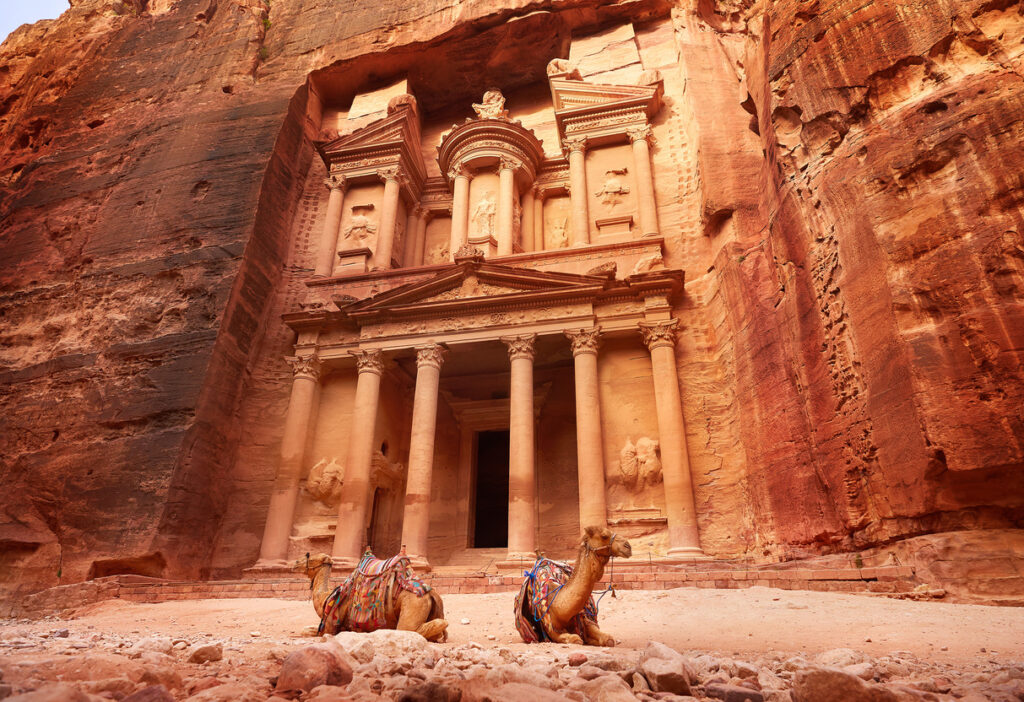 camels-outside-petra-jordan