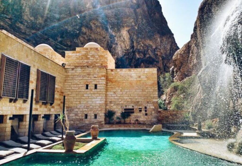 Pool-side-budget-luxury-hotel-in-jordan