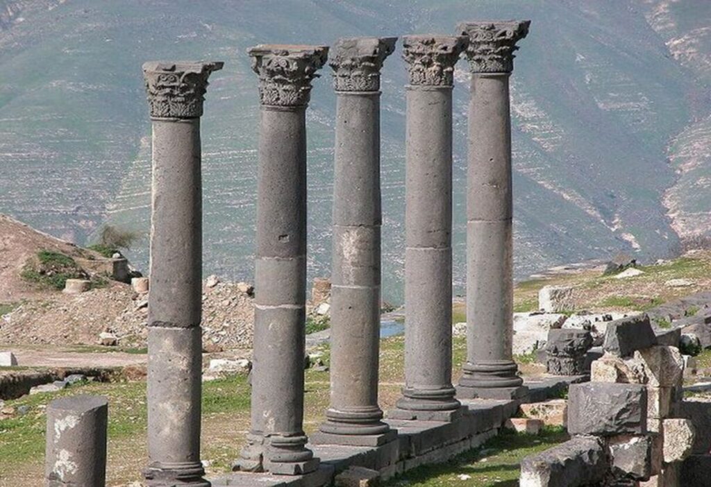 Umm-Qais-roman-ruins-jordan