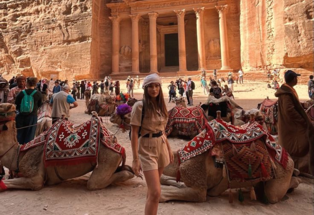 beautiful-girl-first-time-visiting-petra-jordan