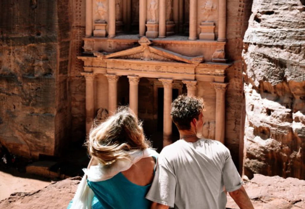 happy-couple-tour-in-petra-jordan