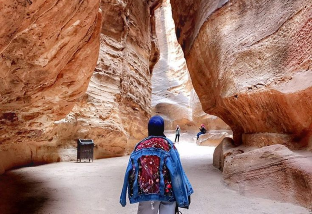 the-girl-visiting-in-petra-jordan