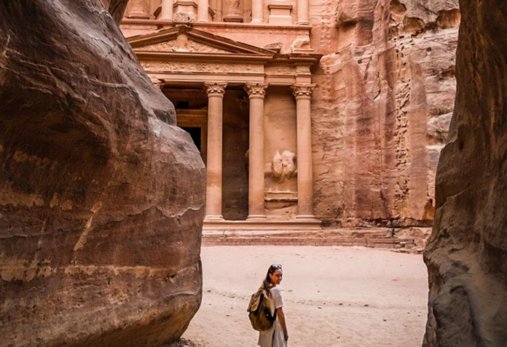 the-girl-visiting-petra-tour-in-jordan