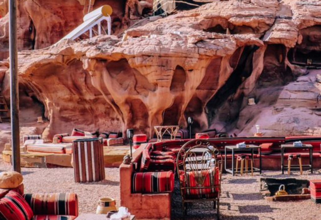 wadi-rum-desert-camp-to-stay-at-night-in-jordan