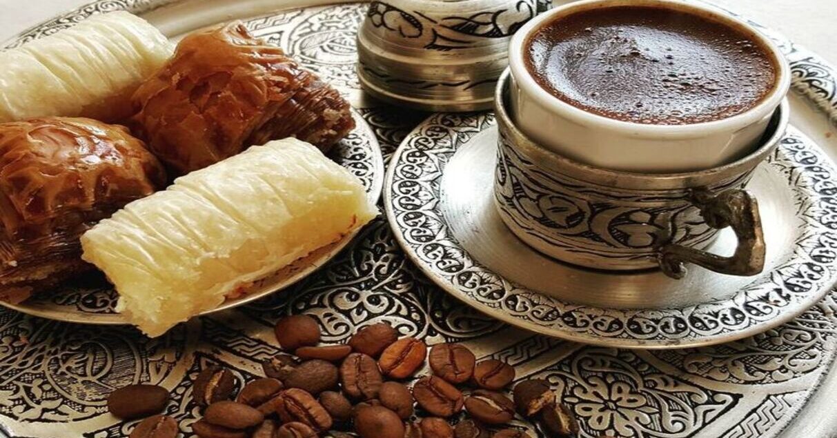 Arabian-coffee-in-Jordan-with-baklava