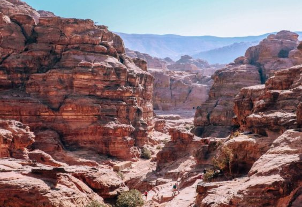 Itinerary-for-the-mountains-at-petra-jordan