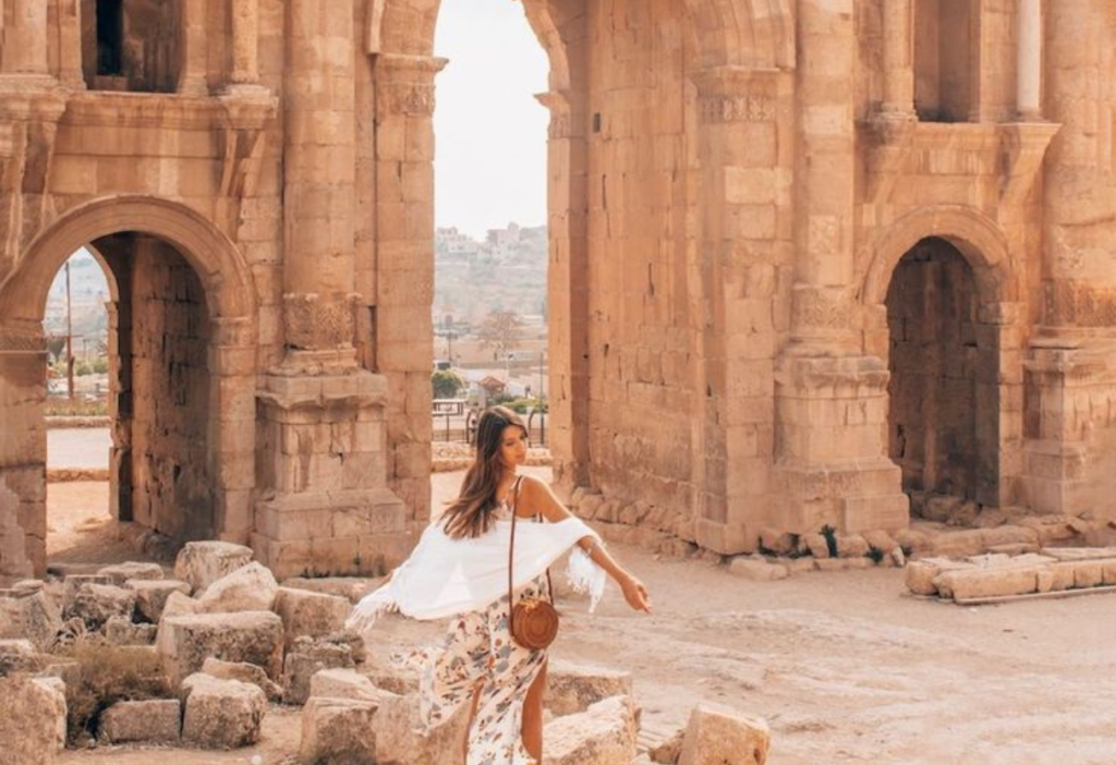 beautiful-girl-and-the-excellent-view-in-jordan