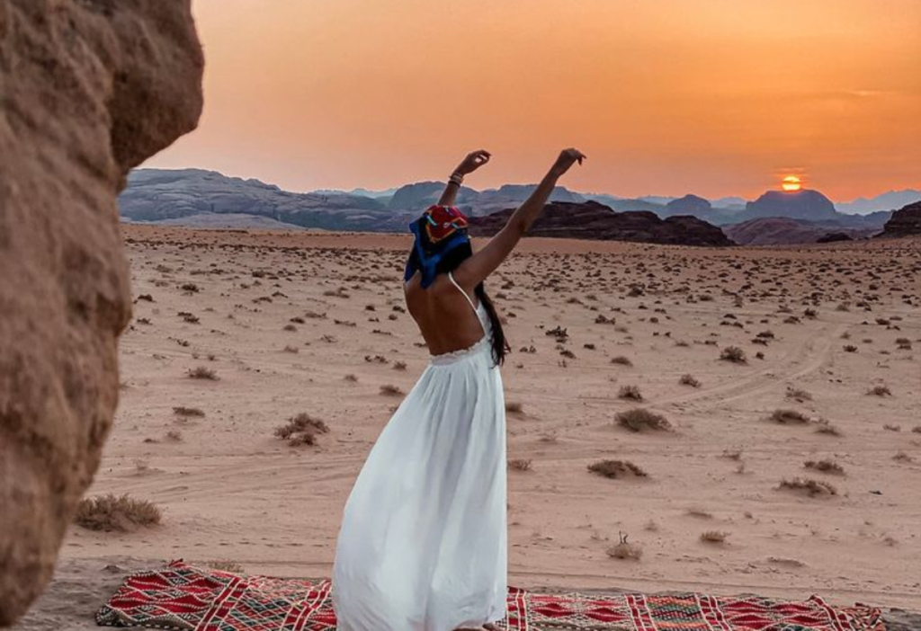 beautiful-girl-tour-in-wadi-rum-petra-jordan