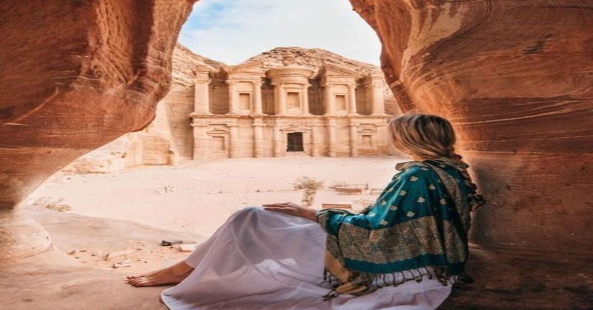 female-solo-traveler-petra-jordan